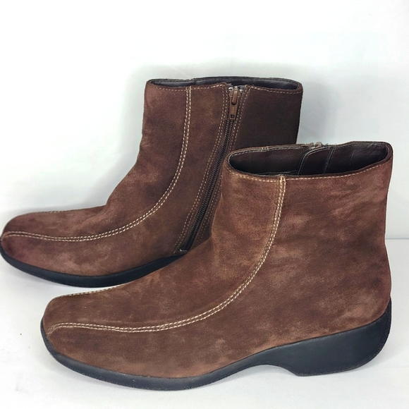 Clark's Brown Suede Booties Size 10W. S1266 - Picture 5 of 7
